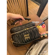 [1: 1] m1 * um1 * u Belle Shell Bag Pleated First Cloud Bag Small Exquisite Box Bag Classic Cosmetic