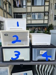 Various size plaatic drawers 塑膠櫃