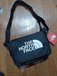 กระเป๋าสะพายข้าง กระเป๋าสำหรับผู้หญิง เเละ ผู้ชาย กระเป๋าTHE NORTH Face กระเป๋ากันน้ำได้ มีลายสี  ขนาดกระเป๋า 8นิ้ว (The North Face Bag for man and woman) กระเป๋ากันน้ำได้อย่างดี ขนาด8นิ้ว