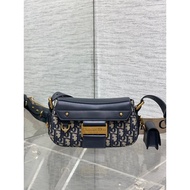 Dior Dior Spring Summer Newstreetchic Series Distressed Metal Letter Plate Classic oblique Presbyopi