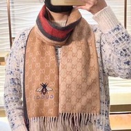 義大利奢侈時裝品牌Gucci條紋滿版雙C蜜蜂刺繡流蘇圍巾  代購