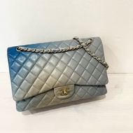 CHANEL限量藍色羊皮漸層coco maxl jumbo 33cm