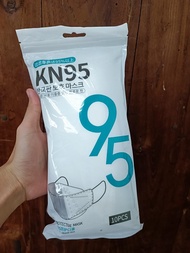 แมส KN95 หน้ากากอนามัยทรง KF94 ขนาดใหญ่แผ่นกรอง 4 ชั้น เว้าจมูก มีซีลแยกทุกชิ้น 1 แพ็คมี 10 ชิ้น