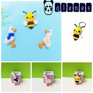 GLENES Bee Keychain, Soft Silicone Cartoon Bee Silicone Keychain, Delicate Keychain Little Bee Shape Cute Personalized Bee Soft Silicone Pendant Bag Pendant