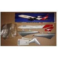 懷舊 絕版 (非賣品系列) 澳航 QANTAS B747-400 11吋長 全塑膠模型飛機1款