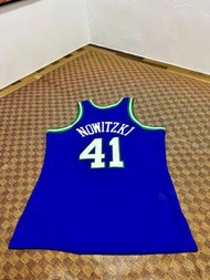 Mitchell and ness G1 球迷版球衣Dirk Nowitzki 98-99賽季 Sw Jersey