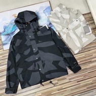 THE NORTH FACE x KAWS TNF聯名Sesame Street Classic 1986男女情侶款迷彩連帽衝鋒衣夾克外套