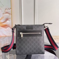 100%New GUCCI GG supreme 郵差包 斜孭袋 男款