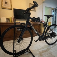 Sepeda Hybrid Trek Fx Sport Carbon 4