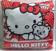 （缺貨）18”KT方枕 Hello Kitty 40週年暖手抱枕