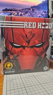 全新 Mezco One:12 Red Hood DC Comics Jason Todd