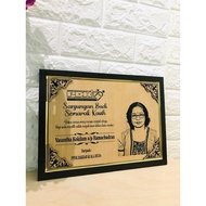 Frame Potrait Kayu, Plaque Potrait Kayu Cenderahati, Gambar Ukir Kayu