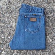 W17/37 Second-Hand Wrangler Jeans Model 13MWZ Actual Waist Measurement 37" Total Length 45" Leg Bott