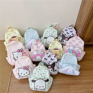 Sanrio กระเป๋าเป้สะพายหลังสำหรับเด็ก, กระเป๋าเป้สะพายหลังลาย Hello Kitty Kuromi Cinnamoroll ผ้าอ็อกซ