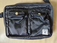 Porter international 深藍色斜揹袋背包, 男裝, 袋,