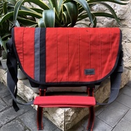 Crumpler THE BARNEY RUSTLE BLANKET MESSENGER BAG RED