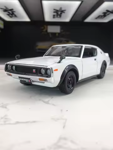 Maisto 1:24 simulation zinc alloy 1973 Nissan Skyline 2000 GT-R model car, static ornament, metal co