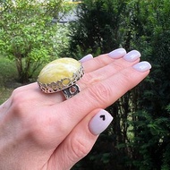 大号可调节银戒指 镶手工制作的景观琥珀 纯银戒指镶风景琥珀嵌