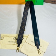 🔥 全台最甜近新美品LV新款寬背帶/肩帶 LouisVuitton 路易威登雙面用