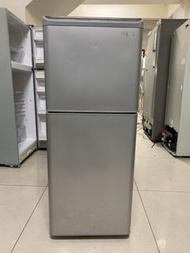 [中古] 東芝 137L 小雙門冰箱 家庭冰箱 "自動除霜功能" 台中大里二手冰箱 台中大里中古冰箱 修理冰箱 維修冰箱
