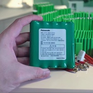 Panasonic Vacuum Cleaner Battery Pack AVV97V-QXZ 14.4V 25.92 WH 1800mah Comes with Socket