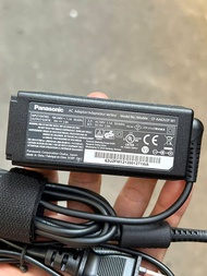 Sạc laptop panasonic cf-xz6 16v 2.8A chân nhỏ