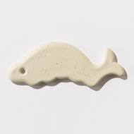 韓國 EDVIEW - 全身適用手工舒壓陶瓷刮痧板-米色海豚-1入
