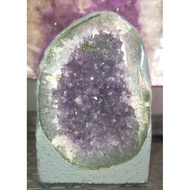 Uruguay Amethyst Small Crystal Cave, Net Weight 912gx Height 125mmx Width 82mmx Cave Depth 15mm.