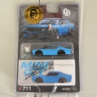 「簽名版」MINI GT MINIGT # 711 Nissan Skyline Kenmeri Liberty Walk Baby Blue w/ Kato Figure Type II TAS20