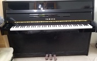 【優質二手】Yamaha 直立式鋼琴 - 經典黑色亮面 | 音色優美、保養良好 (適合初學/進階)
