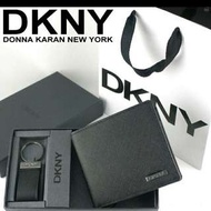 【新貨入荷】美國原裝 DKNY 正品防刮防潑水短皮夾+鑰匙圈超值禮盒組(附DKNY提袋)