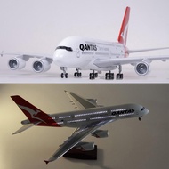 โมเดลเครื่องบินแอร์บัส A380-800 คุณภาพสูง ขนาด 48 ซม. ของสายการบินควอนตัส พร้อมไฟ LED ในห้องนักบินแล