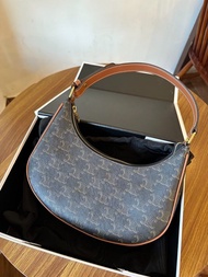 有單 CELINE AVA 凱旋門系列 單肩腋下包 小號 黃褐色