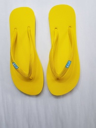 รองเท้าแตะฟองน้ำสีเหลืองทรงผู้หญิงสายเล็ก