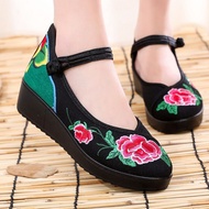Ladies Chinese style shoes 2024 summer new embroidered fashionable canvas shoes