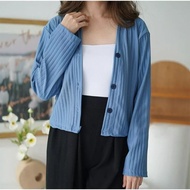 Akemi Hornet Crop Knit Cardigan