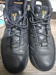 Nike Kobe I 黑金配色籃球鞋