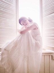 (售出)CreamyWhite 1970s 古董婚紗_蕾絲高領高腰長拖尾(短袖)