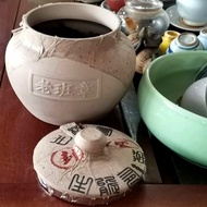 97年雲南普洱熟茶九七同慶班章陳年陶瓷罐裝(樟香味普洱散茶)珍藏品 200克1997 Yunnan Puer Ripe Tea 97 Tongqing Banzhang Aged Ceramic Po