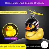 Itik kuning kecil comel dengan motosikal helmet, hiasan kereta hiasan kepala basikal Accessories Car