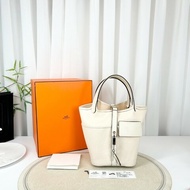 專櫃價4.7折！愛馬仕/Hermes  Picotin Lock Cargo菜籃子18 奶油白 銀扣 帆布拼Swift皮 手提包 經典簡約 公價31400