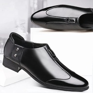 รองเท้าหนังผู้ชายนิ้วหัวแหลม รองเท้าหนังสีดำอย่างเป็นทางการสำหรับธุรกิจ สไตล์อังกฤษ สวมใส่