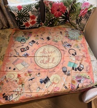 Kiss Me Doll 設計絲巾