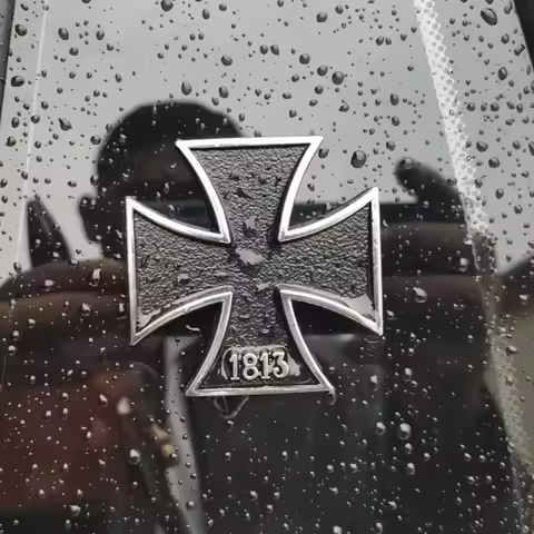 2pcs Cross Chrome Metal Germany 1813 Malta Virtue Symbol Medal Cross Emblem Motorcycle Car Styling B