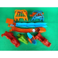 HOTWHEELS track part, track part HW, hotwils line "I"