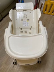 Combi Dreamy 多功能手動安撫餐搖椅