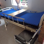 2 function manual hospital bed cranks with letherett foam,IV pole,&amp; overbed table ,anti bedsore