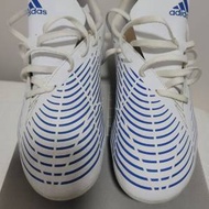 Adidas Predator 足球鞋