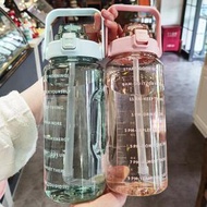 木茶花生活館 - 【2000ml 粉色】耐熱耐冷 手抽 超大容量 運動水樽 粉色 | 便攜健身水壺吸管杯 戶外跑步健身 健身運動 戶外運動 單車 跑步露營旅行 時間刻度