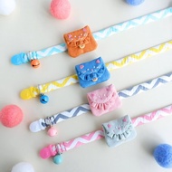 安全項圈，帶有 AirTag 迷你口袋，繡有貓臉，用按鈕閉合口袋，有 4 種顏色可供選擇。